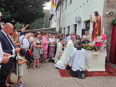 Misno slavlje i povijesna posveta hrvatskog naroda Presvetom Srcu Isusovu u Zagrebu
