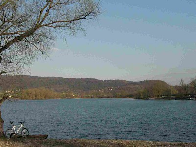 Jezerska avantura biciklom: Brzi bijeg od gradske vreve!