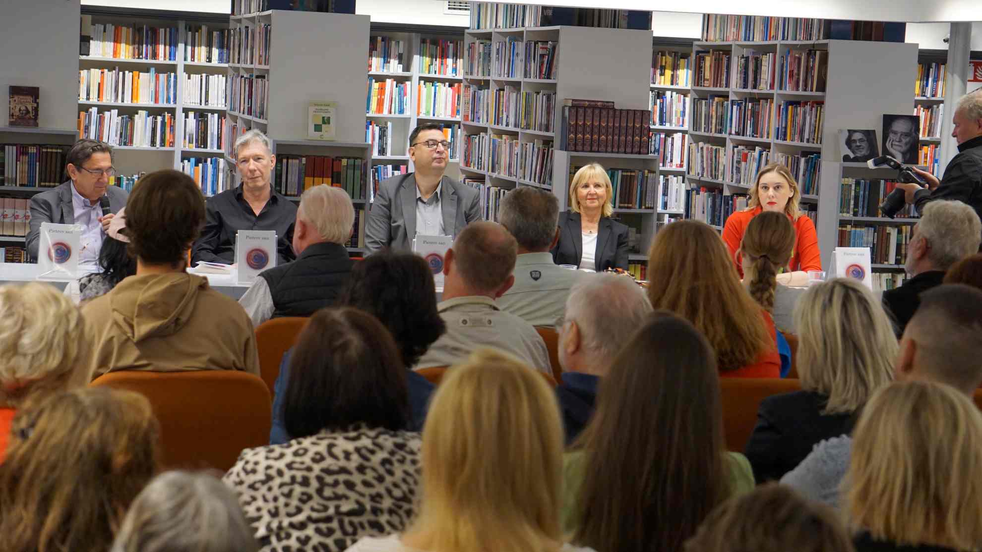 "Pietrov san" Veljka Đorđevića: Književna večer emocija i rođendansko iznenađenje u srcu Zagreba
