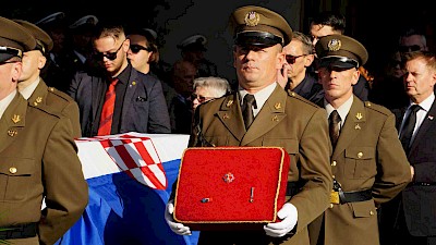 Veličanstven ispraćaj heroja: Više od 10.000 ljudi u Vukovaru se oprostilo od Jean-Michela Nicoliera