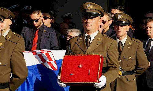 Veličanstven ispraćaj heroja: Više od 10.000 ljudi u Vukovaru se oprostilo od Jean-Michela Nicoliera