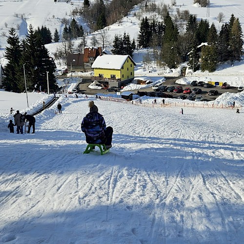 Iskoristite zadnje pahulje: Sanjkanje iz snova u Ravnoj Gori!